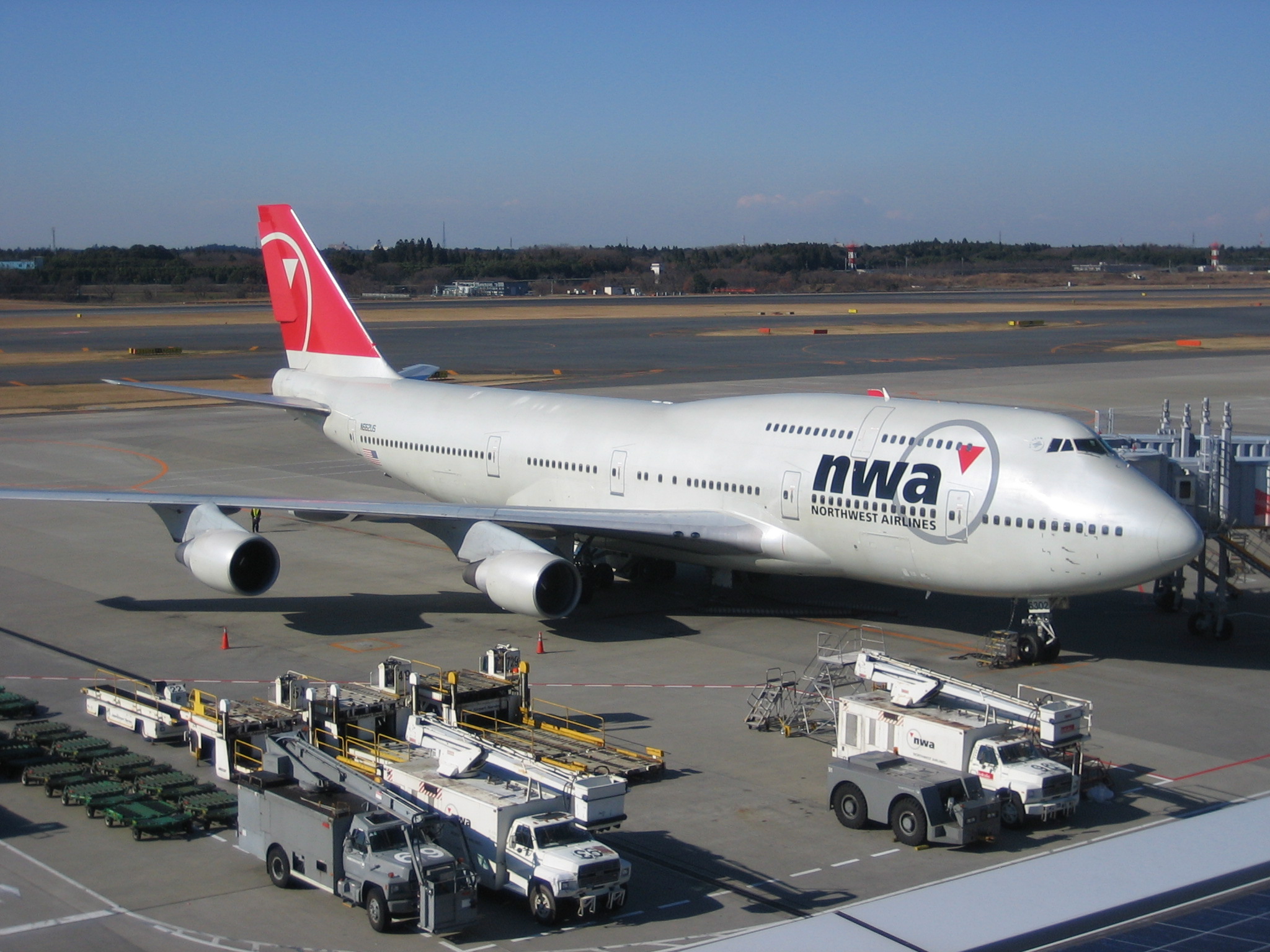 NWA_747-400_at_NRT.jpg